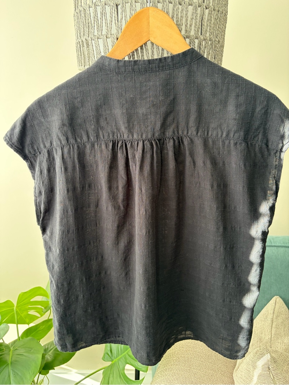 GAP Charcoal Textured Button-Front Top - Picture 4 of 6